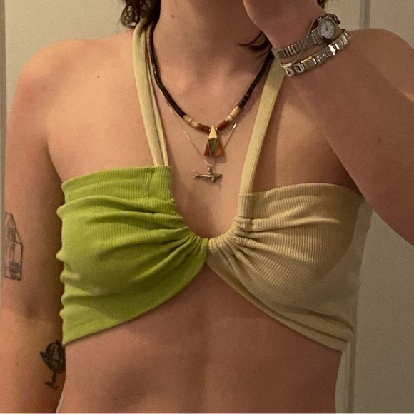 Two toned tie up top! 💚 - Picture 4 of 5